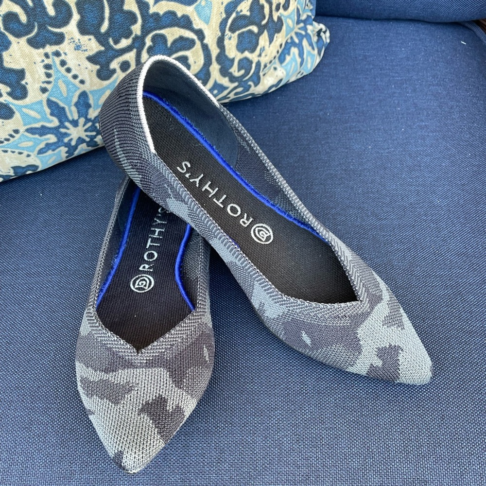 RETIRED Rothy’s The Point dark gray camo, size 8